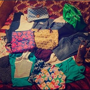 Welcome ladies & gents! I’m your Posher Michaela💋